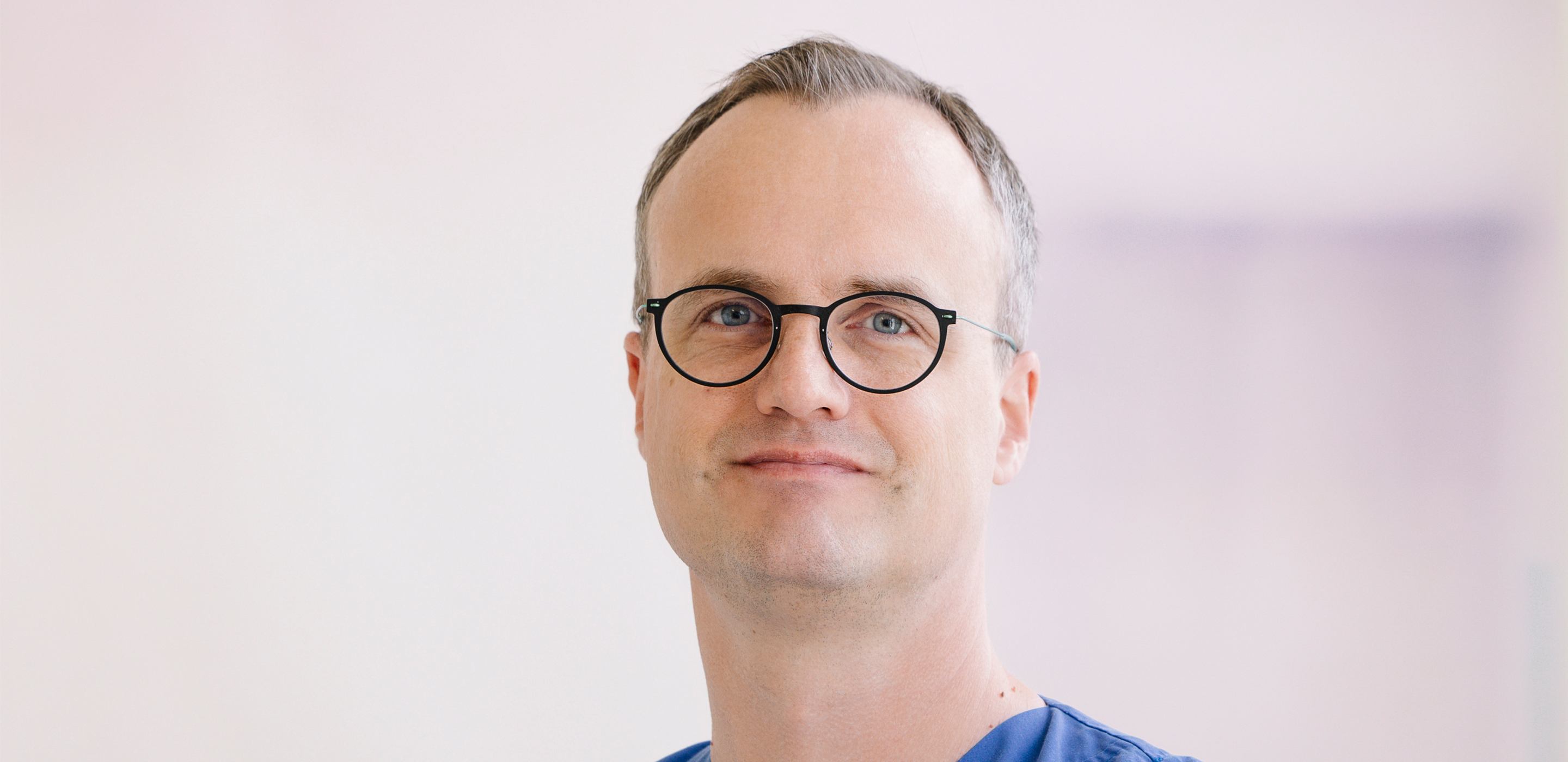 Arzt mit Brille 